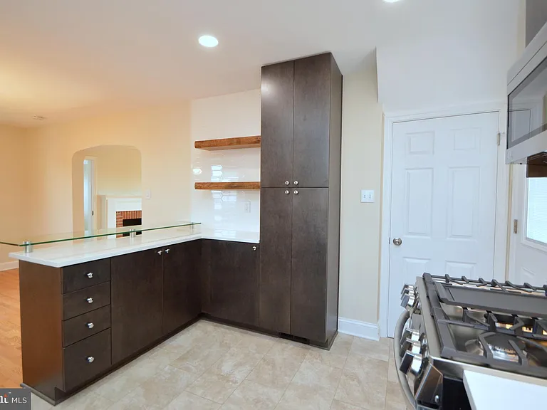 2441 N McKinley St — Photo 8