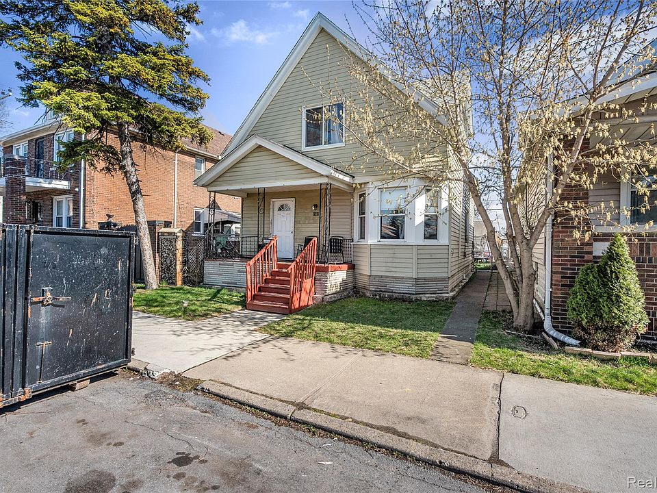 1st image of 2422 Commor St