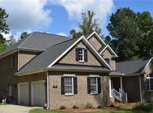 611 Windy Hill Ln, Thomasville, NC 27360