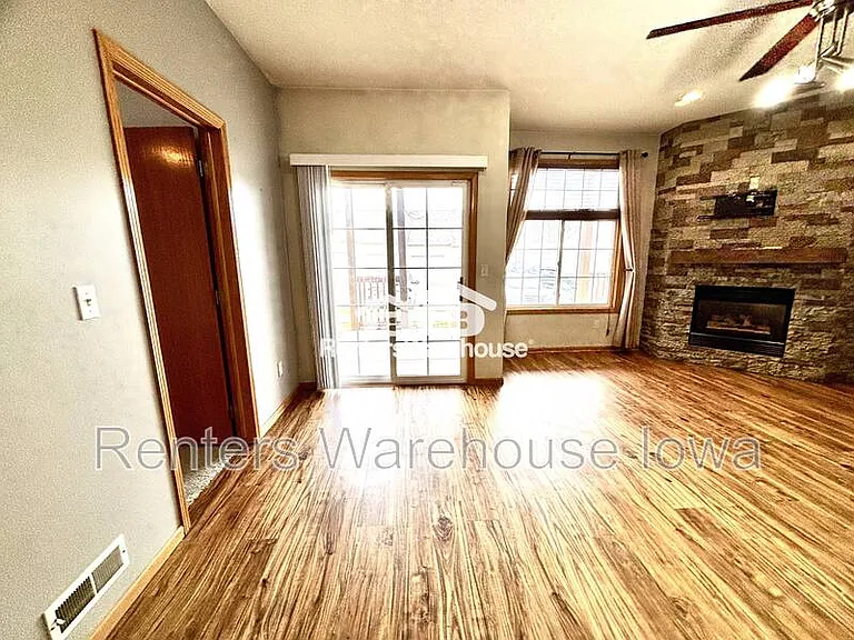 950 67th St #410 — Photo 14