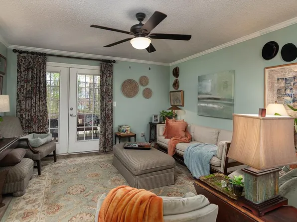 2112 Old Taylor Rd, Oxford, MS 38655