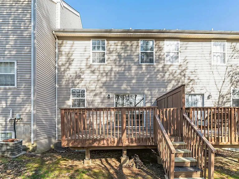 487 Fort Hill Cir — Photo 2