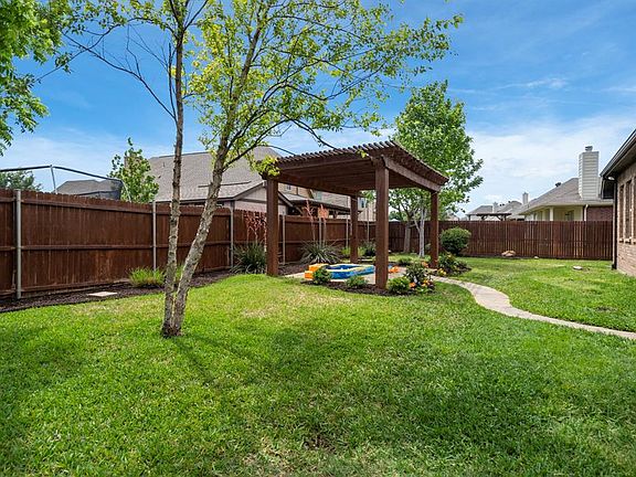 5th image of 305 Creekside Trl