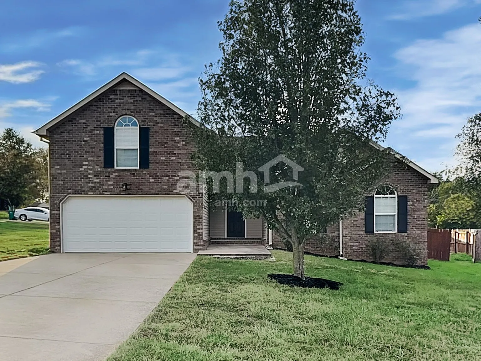 4 bed, 2.0 bath, 1640 sqft, $2,325 — Photo 1
