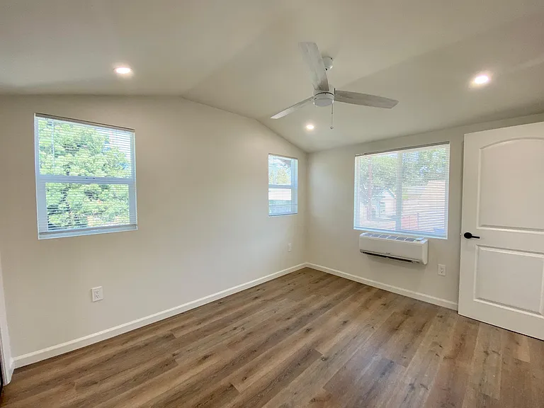 423 Saratoga St #3/4 — Photo 14