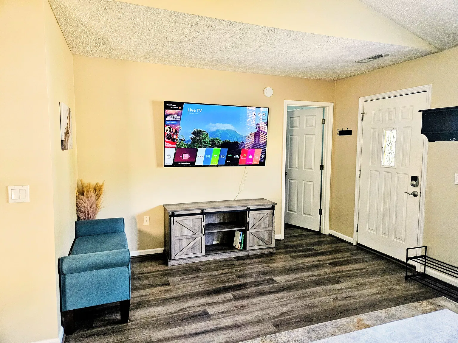 3 bed, 1108 sqft, $2,800 — Photo 4