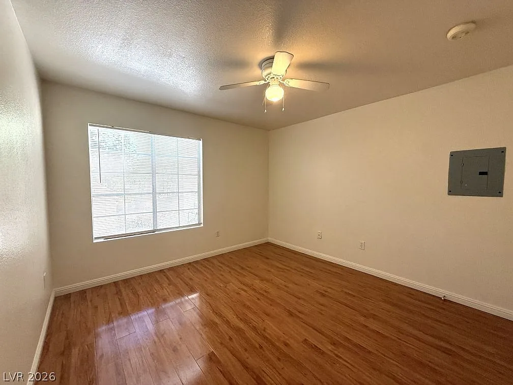 1 bed, 1.0 bath, 707 sqft, $1,240 — Photo 3
