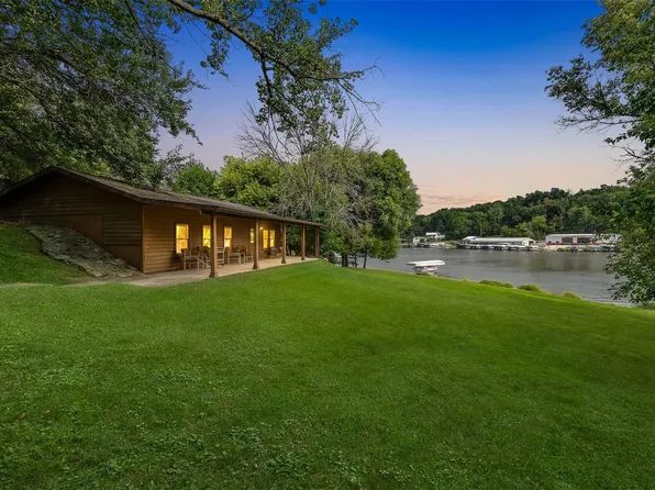 22107 262nd St, Delhi, IA 52223