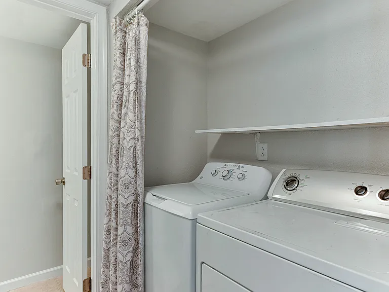 228 N Palmyra Dr — Photo 14