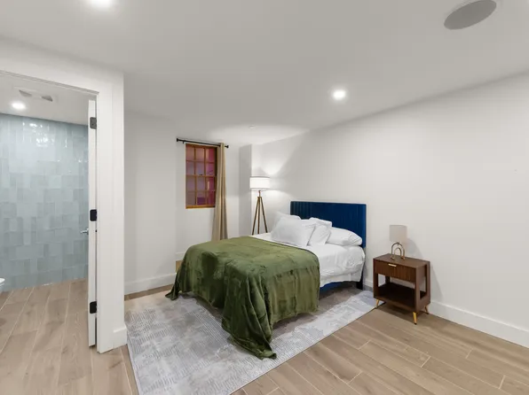 10 Hausman Street image 8 of 30