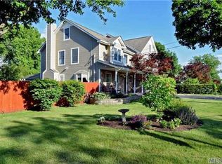 37 Cayuga Ave, South Setauket, NY 11720