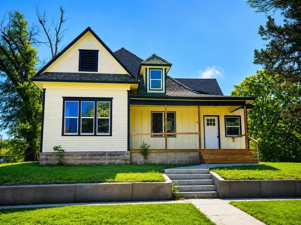 1114 N Pine St, Newton, KS 67114