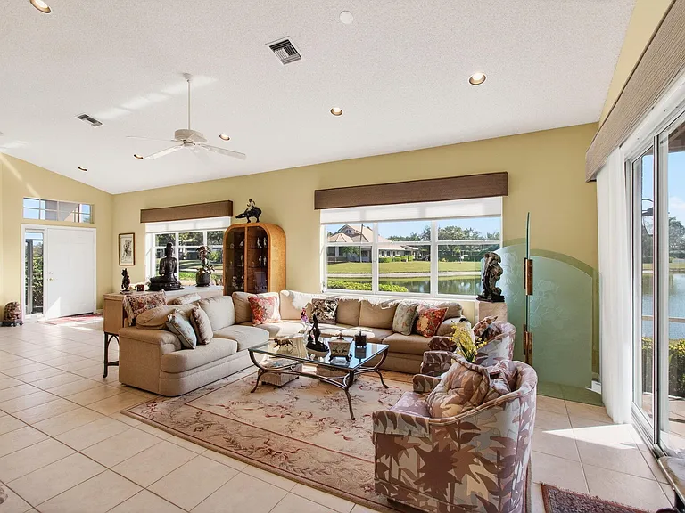 6862 Swansea Ln — Photo 10