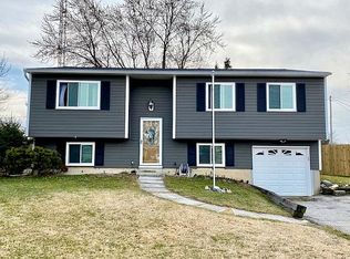 7285 Starcrest Rd, Perrysburg, OH 43551