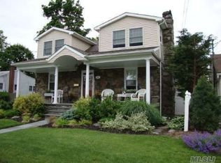 252 Wynsum Ave, Merrick, NY 11566