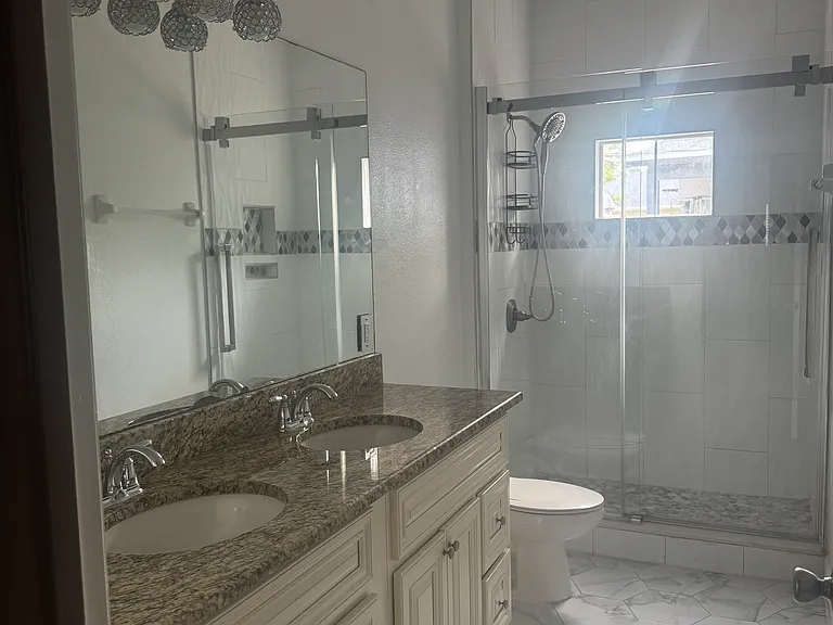 BATHROOM 2