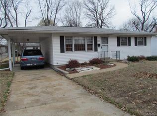 1265 Lindsay Ln, Florissant, MO 63031