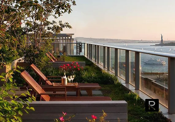 Sold by R New York | media 29