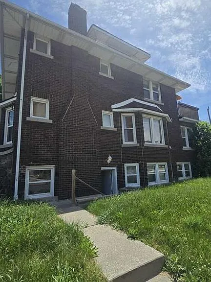 805 Giles Blvd E #LOWER — Photo 1