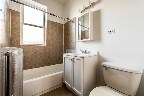 7612 S Kingston Chicago, IL 60649 Photo 1