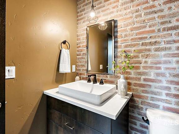 Main Level - Powder Bath