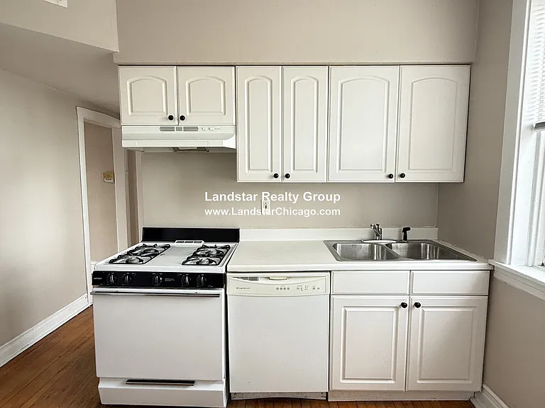 3052 W Berteau Ave #3 — Photo 10