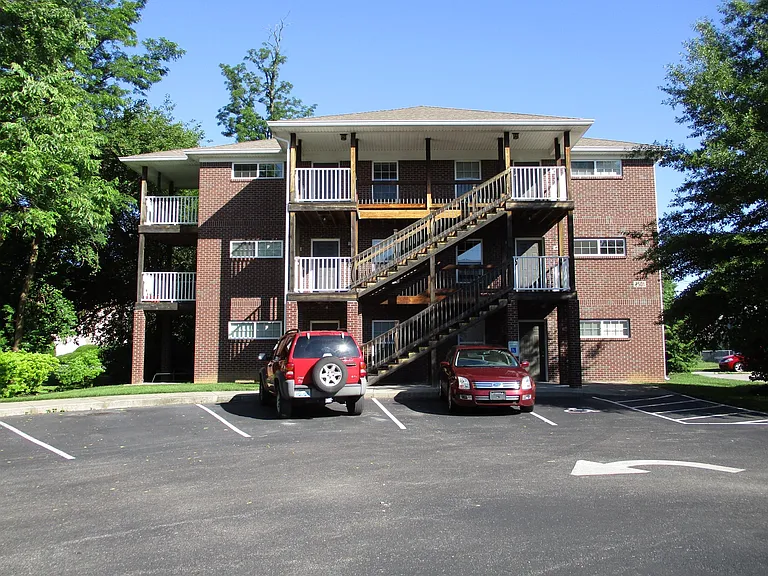 2501 Gladstone Cir #202 — Photo 1