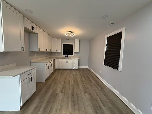 5th image of 809 Clinton St