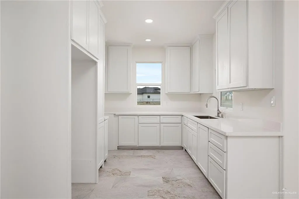 4 bed, 2.0 bath, 1229 sqft, $1,650 — Photo 4