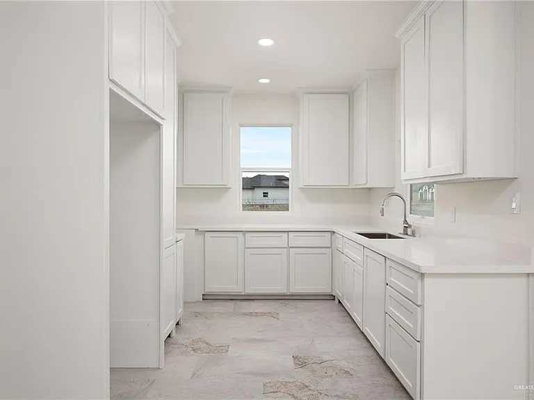 321 Merida Dr — Photo 4
