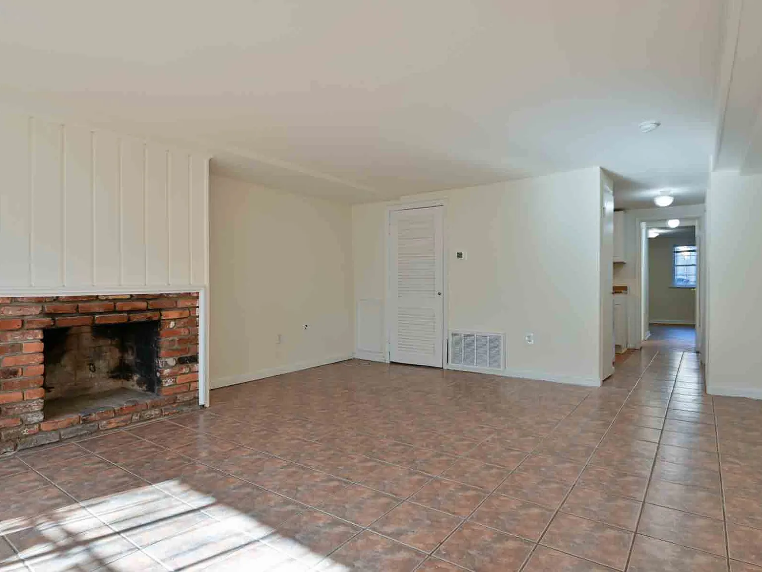 1 bed, 700 sqft, $1,800 — Photo 2