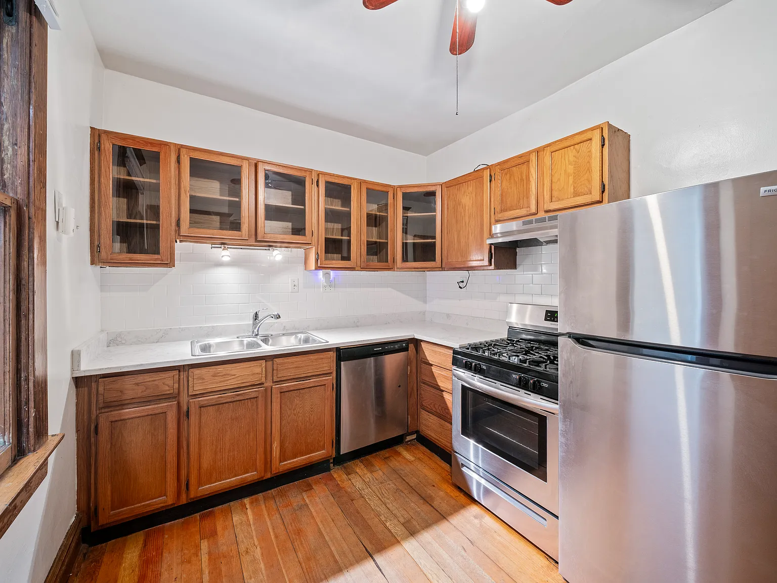 5 bed, 1200 sqft, $6,375 — Photo 2