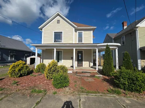 611 Dewey Ave, Saint Marys, WV 26170