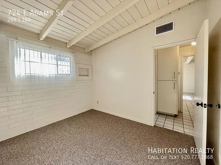 724 E Adams St — Photo 7