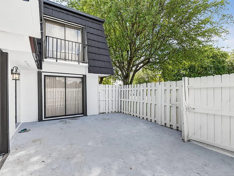 320 Woodland Rd — Photo 1