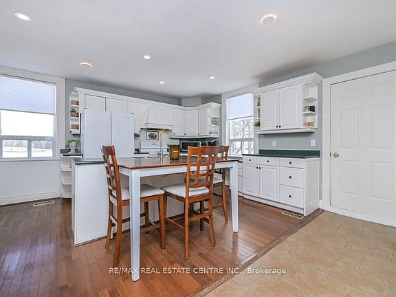 5th image of 347157 Mono Centre Rd E