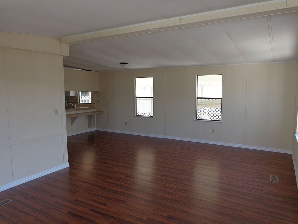 1st image of 325 Wentworth Ct