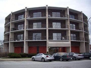 1st image of 3900 W 95th St APT 402