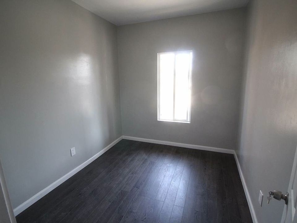 2nd image of 419 1/4 Solano Ave #5
