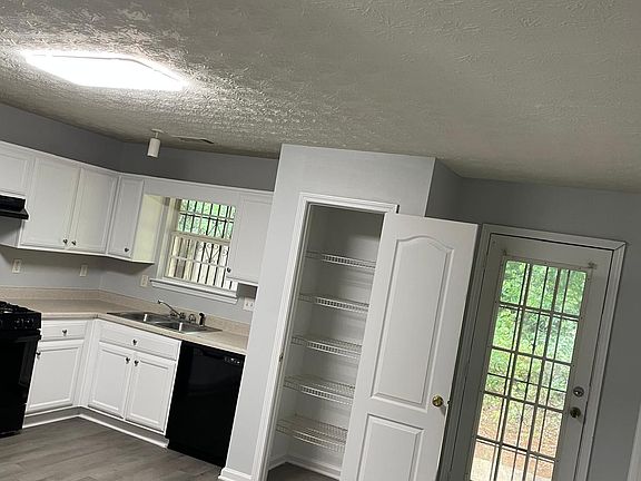 4th image of 3054 Fields Dr #1