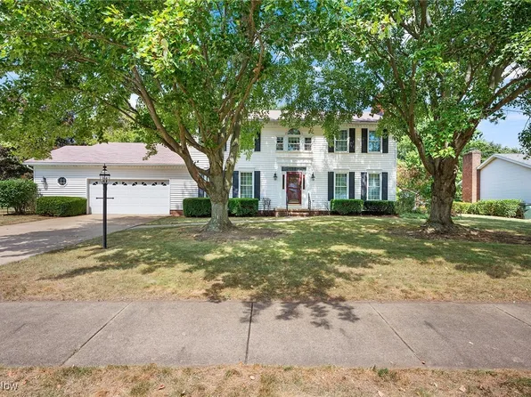 1129 Sprucewood St SE, North Canton, OH 44720