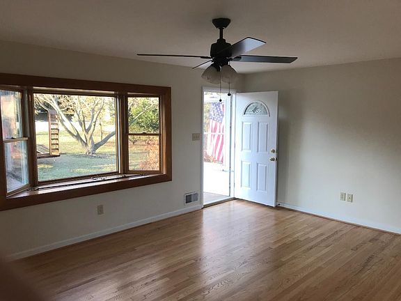Bright and Cozy Livingroom
