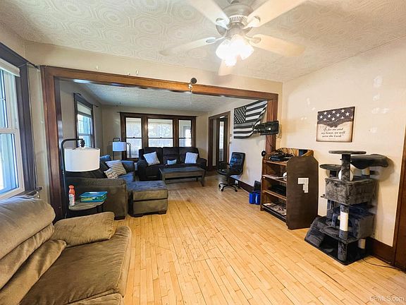 5th image of 1025 W A St