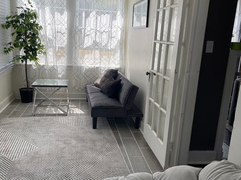 2nd image of 526 Hartfield St #1