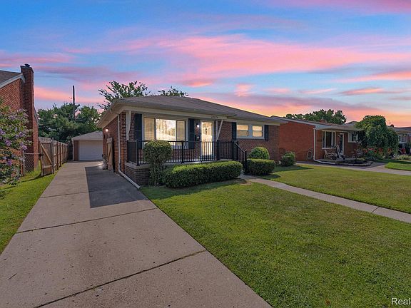4th image of 24574 Mabray Ave