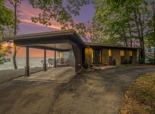 18243 N Shore Estates Rd, Spring Lake, MI 49456