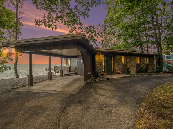 18243 N Shore Estates Rd, Spring Lake, MI 49456