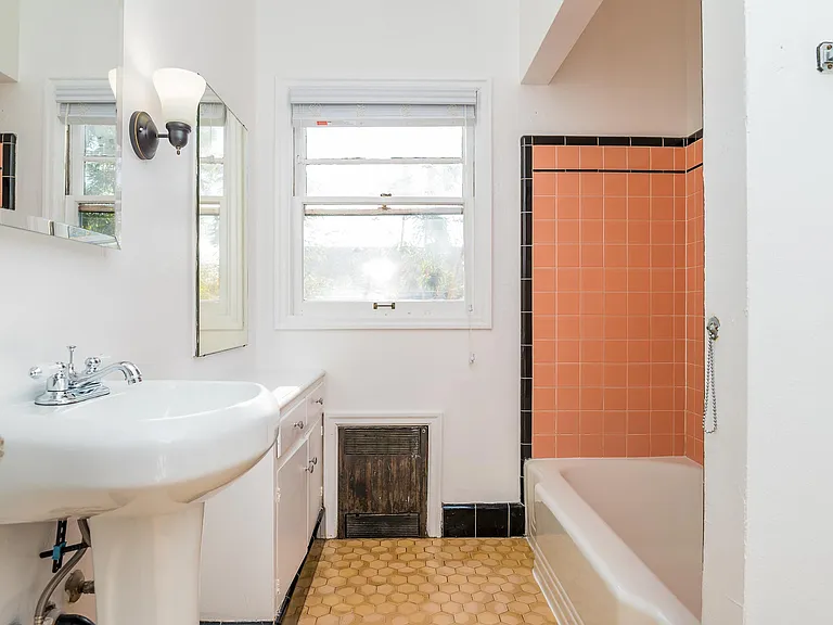 2500 NE Weidler St — Photo 46