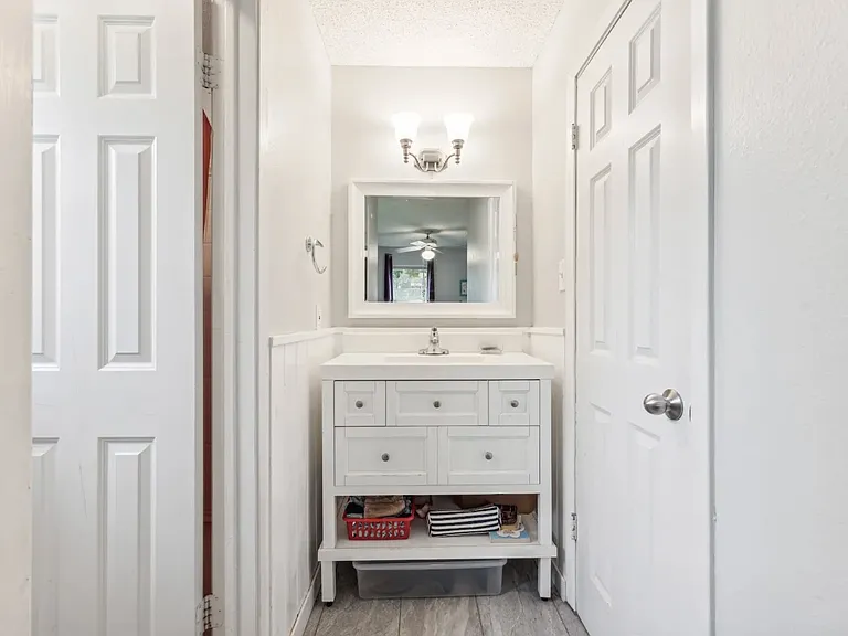 2306 Barton Skyway — Photo 6