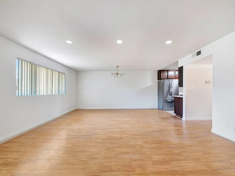 1614 E Chevy Chase Dr — Photo 5